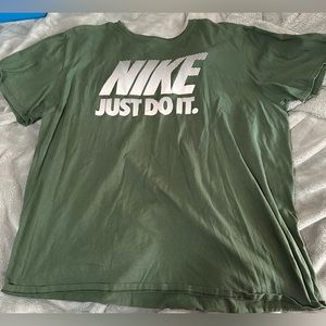 Men’s Nike shirt